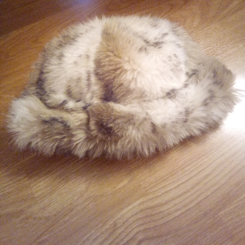 White W/black faux fur Cossack hat 1970s Russia